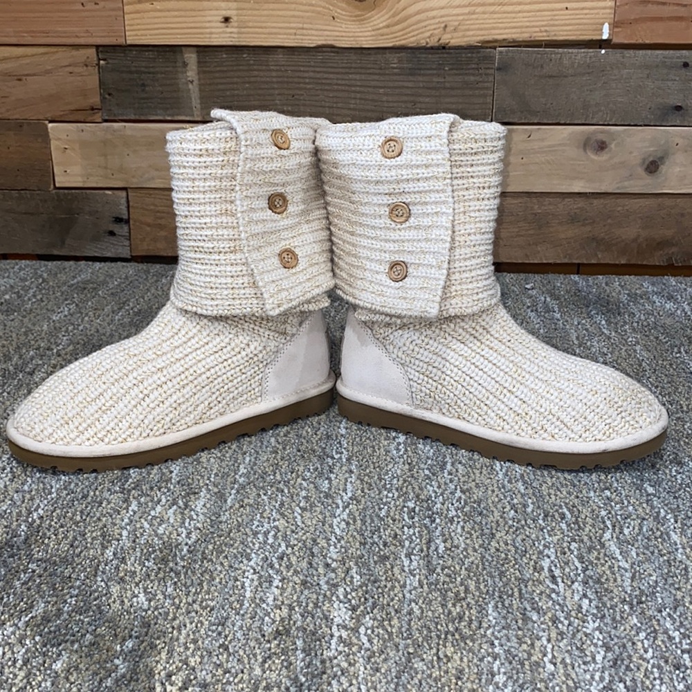 Women’s knitted Ugg boots. Size 5